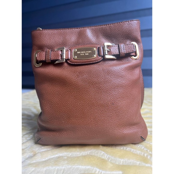 Sale!! Michael Kors Tan Crossbody for Women Elegance and Style in One Accessory - Picture 1 of 10
